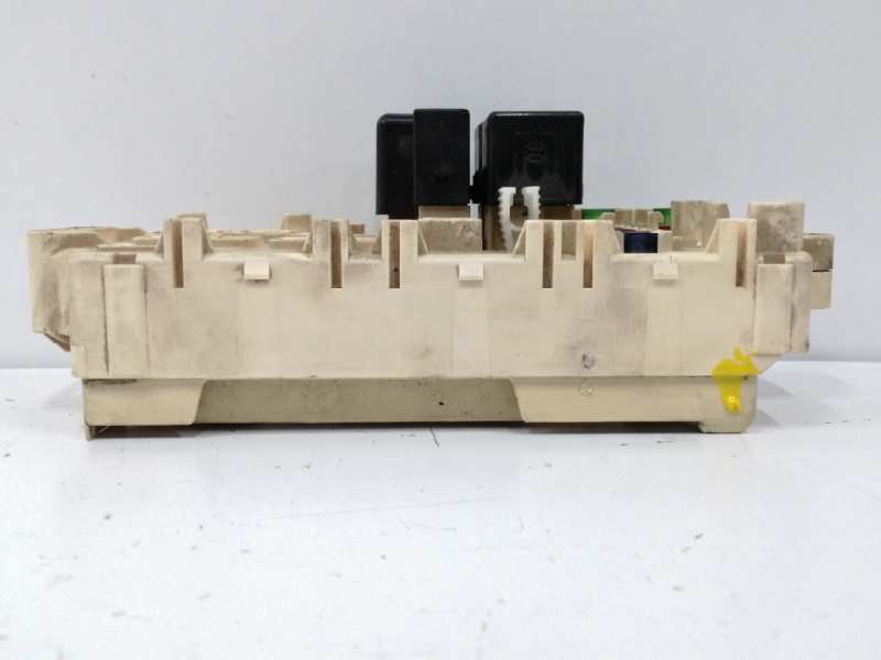 CAJA RELES / FUSIBLES