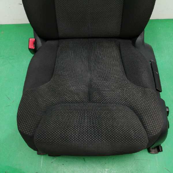 ASIENTO DELANTERO IZQUIERDO