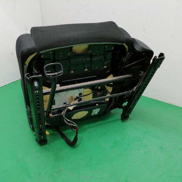 ASIENTO DELANTERO IZQUIERDO