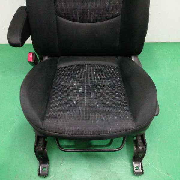 ASIENTO DELANTERO IZQUIERDO