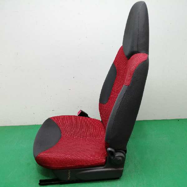 ASIENTO DELANTERO IZQUIERDO