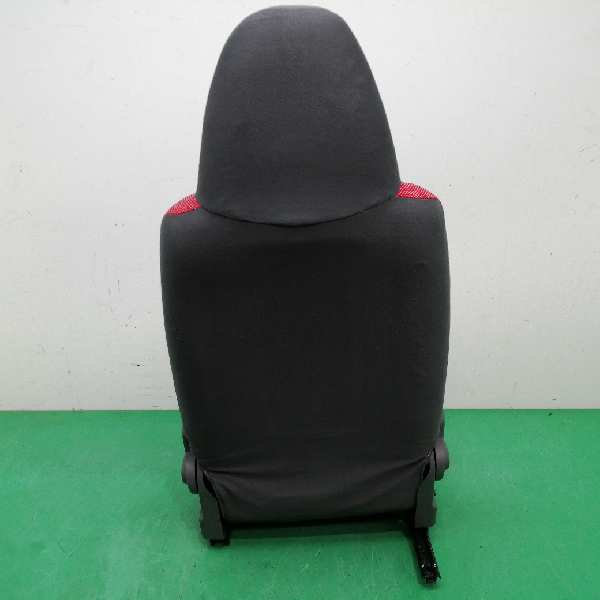 ASIENTO DELANTERO IZQUIERDO