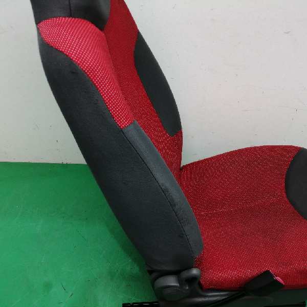 ASIENTO DELANTERO IZQUIERDO