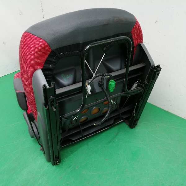 ASIENTO DELANTERO IZQUIERDO