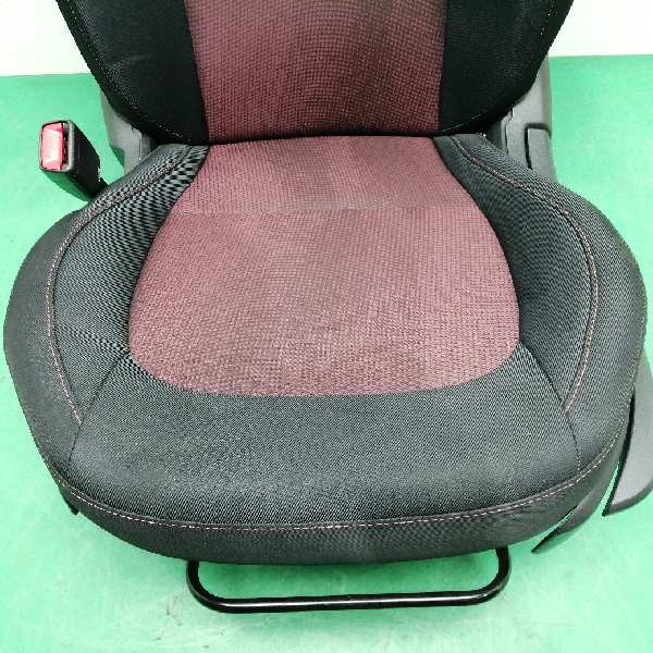 ASIENTO DELANTERO IZQUIERDO