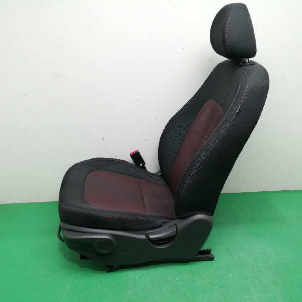 ASIENTO DELANTERO IZQUIERDO