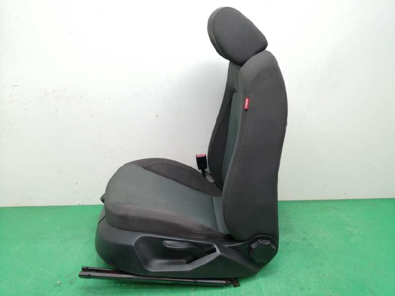 ASIENTO DELANTERO IZQUIERDO