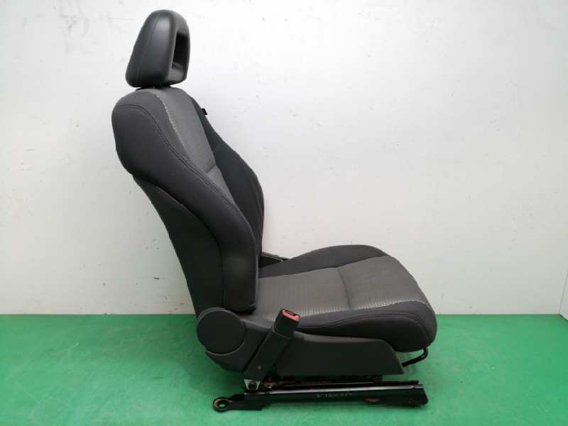 ASIENTO DELANTERO IZQUIERDO