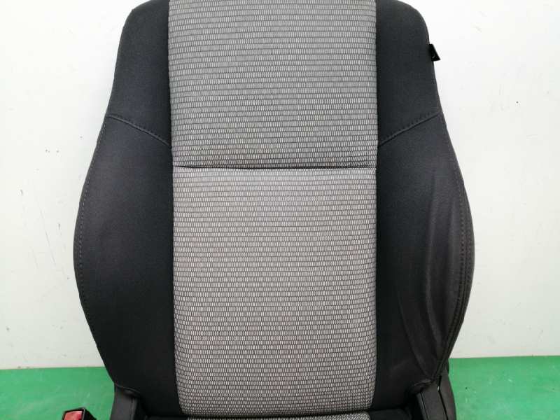 ASIENTO DELANTERO IZQUIERDO