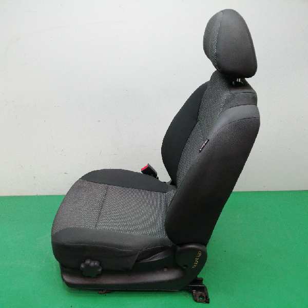 ASIENTO DELANTERO IZQUIERDO