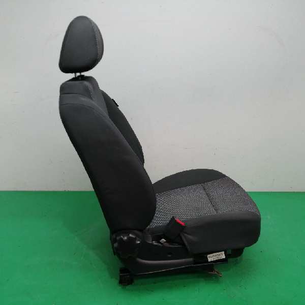 ASIENTO DELANTERO IZQUIERDO