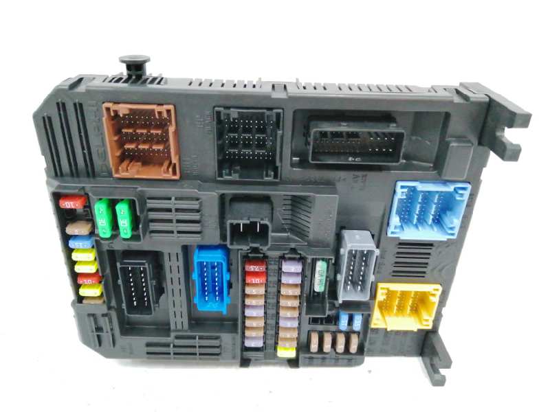 CAJA RELES / FUSIBLES