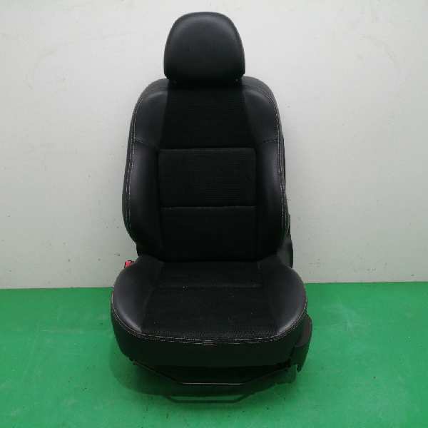 ASIENTO DELANTERO IZQUIERDO