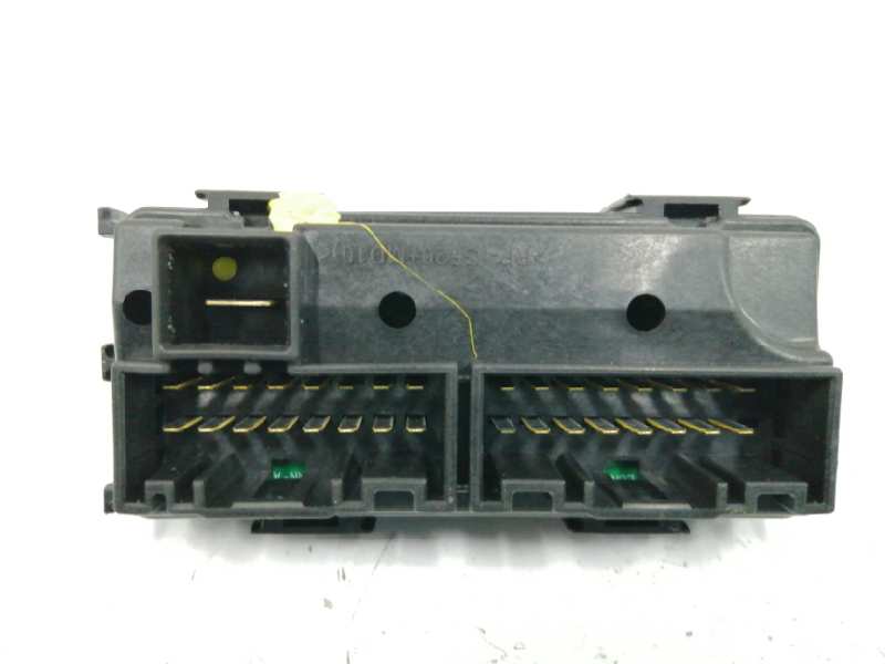 CAJA RELES / FUSIBLES