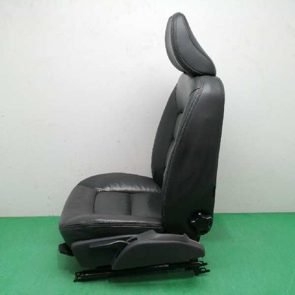 ASIENTO DELANTERO IZQUIERDO