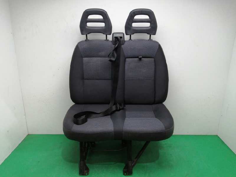 # ASIENTO AUTO DOBLE