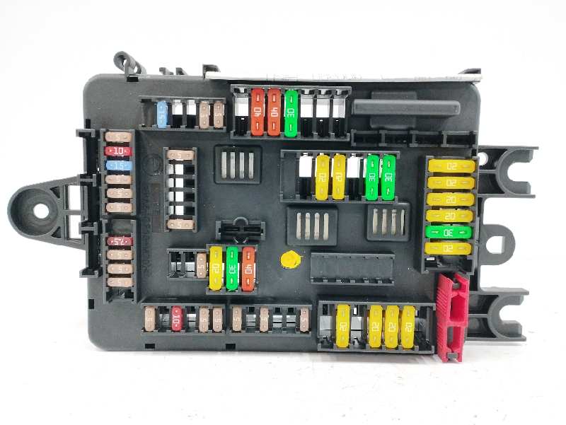 CAJA RELES / FUSIBLES