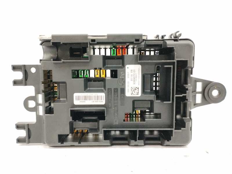 CAJA RELES / FUSIBLES