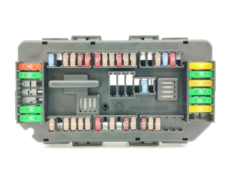 CAJA RELES / FUSIBLES