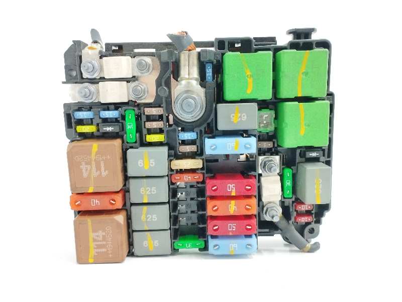 CAJA RELES / FUSIBLES