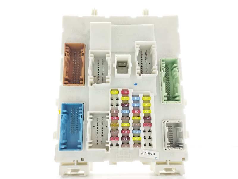 CAJA RELES / FUSIBLES