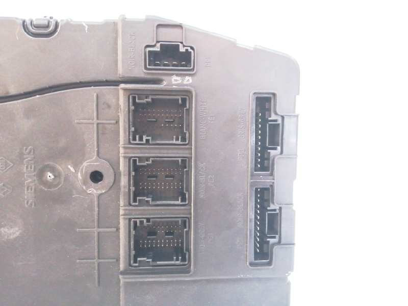 CAJA RELES / FUSIBLES