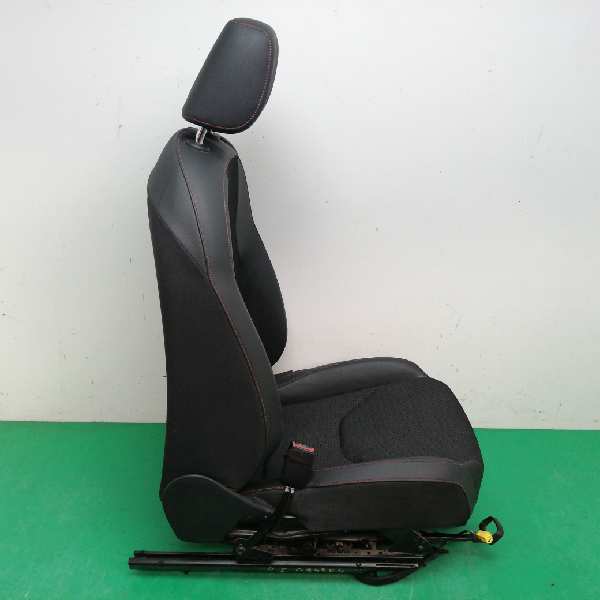 ASIENTO DELANTERO IZQUIERDO