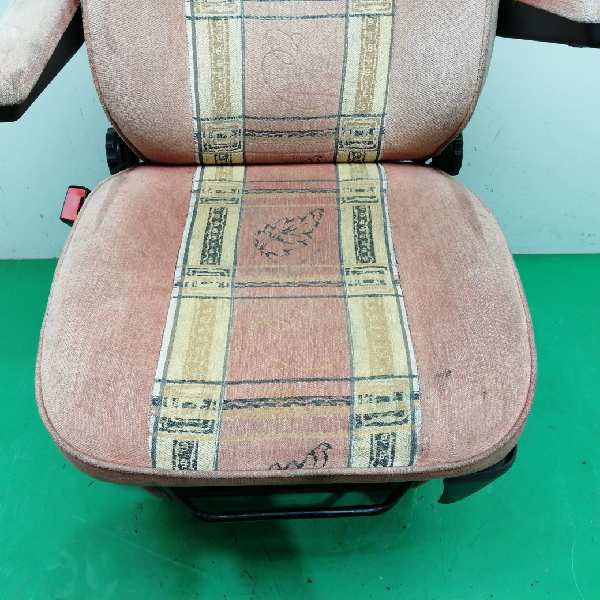 ASIENTO DELANTERO IZQUIERDO