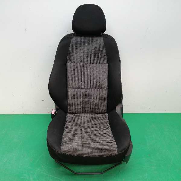 ASIENTO DELANTERO IZQUIERDO