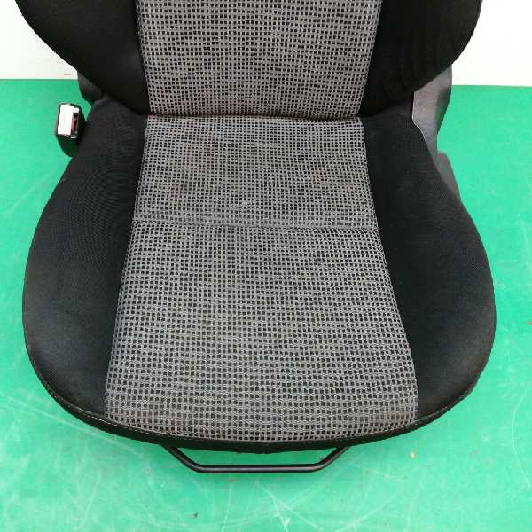 ASIENTO DELANTERO IZQUIERDO