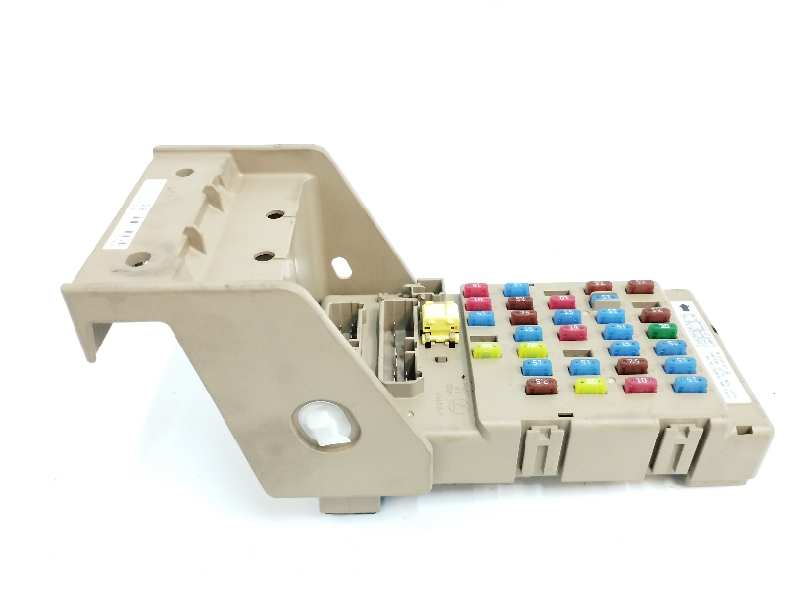 CAJA RELES / FUSIBLES