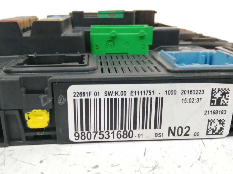 CAJA RELES / FUSIBLES