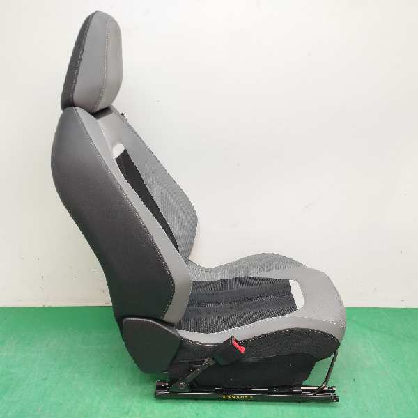 ASIENTO DELANTERO IZQUIERDO