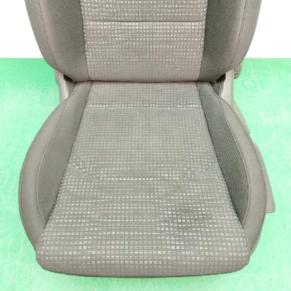 ASIENTO DELANTERO IZQUIERDO