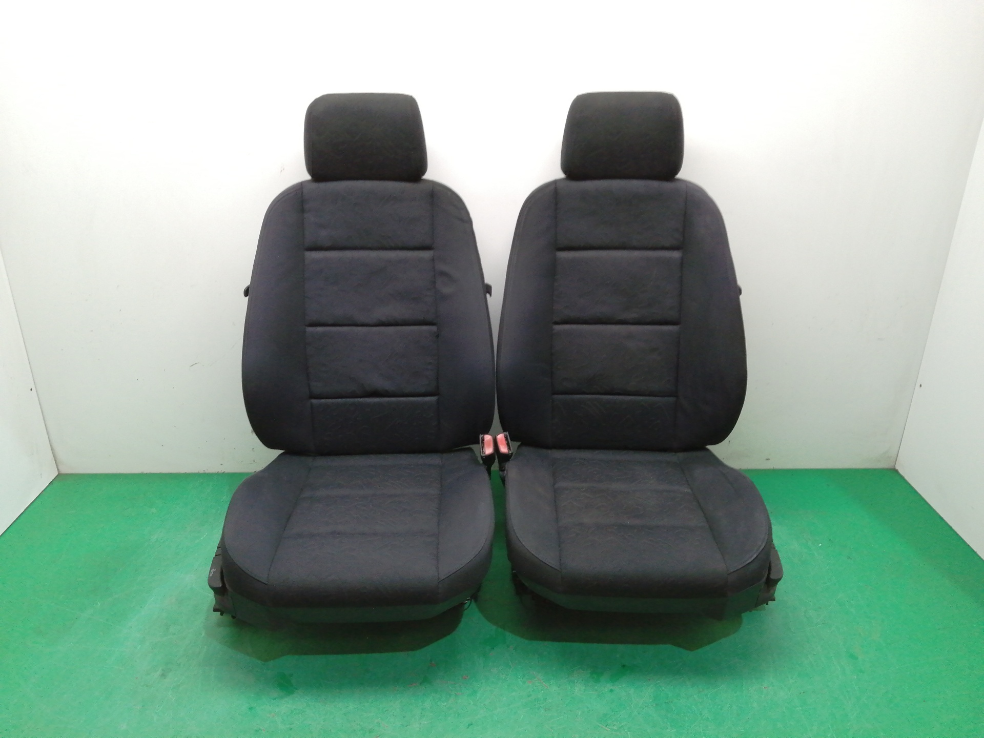 # ASIENTOS DELANTEROS AUTO PAREJA