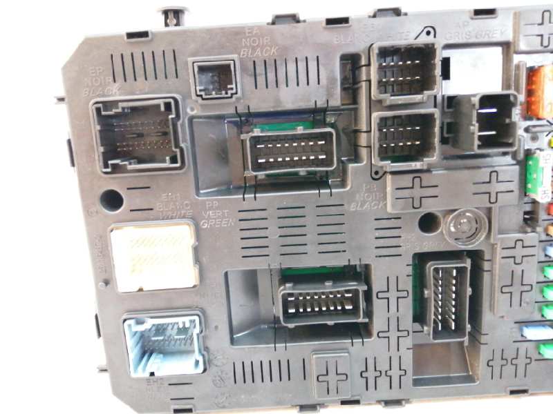 CAJA RELES / FUSIBLES