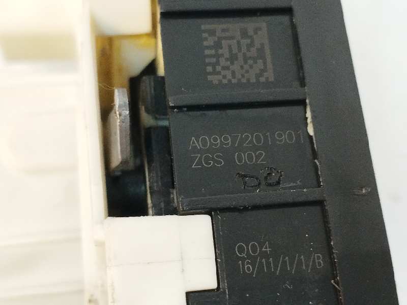 CERRADURA PUERTA DELANTERA IZQUIERDA 