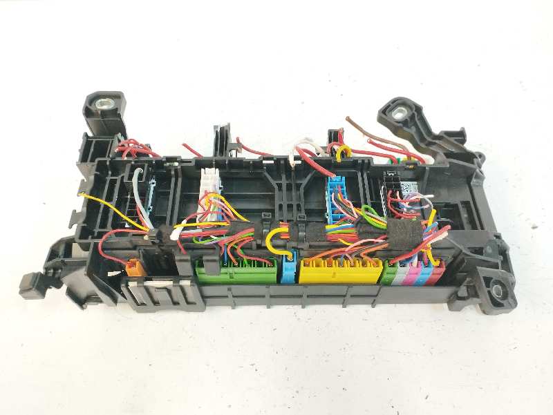 CAJA RELES / FUSIBLES