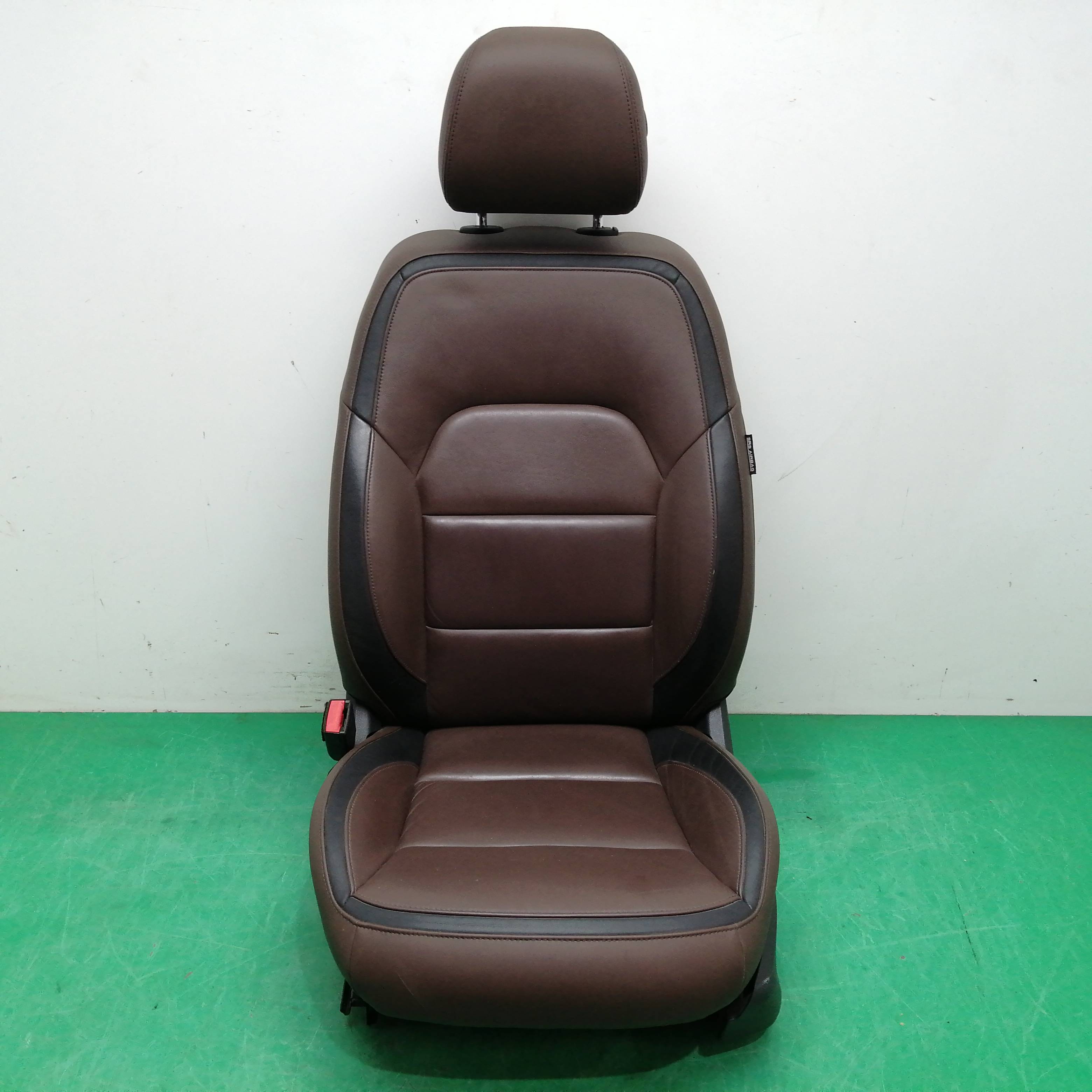 ASIENTO DELANTERO IZQUIERDO