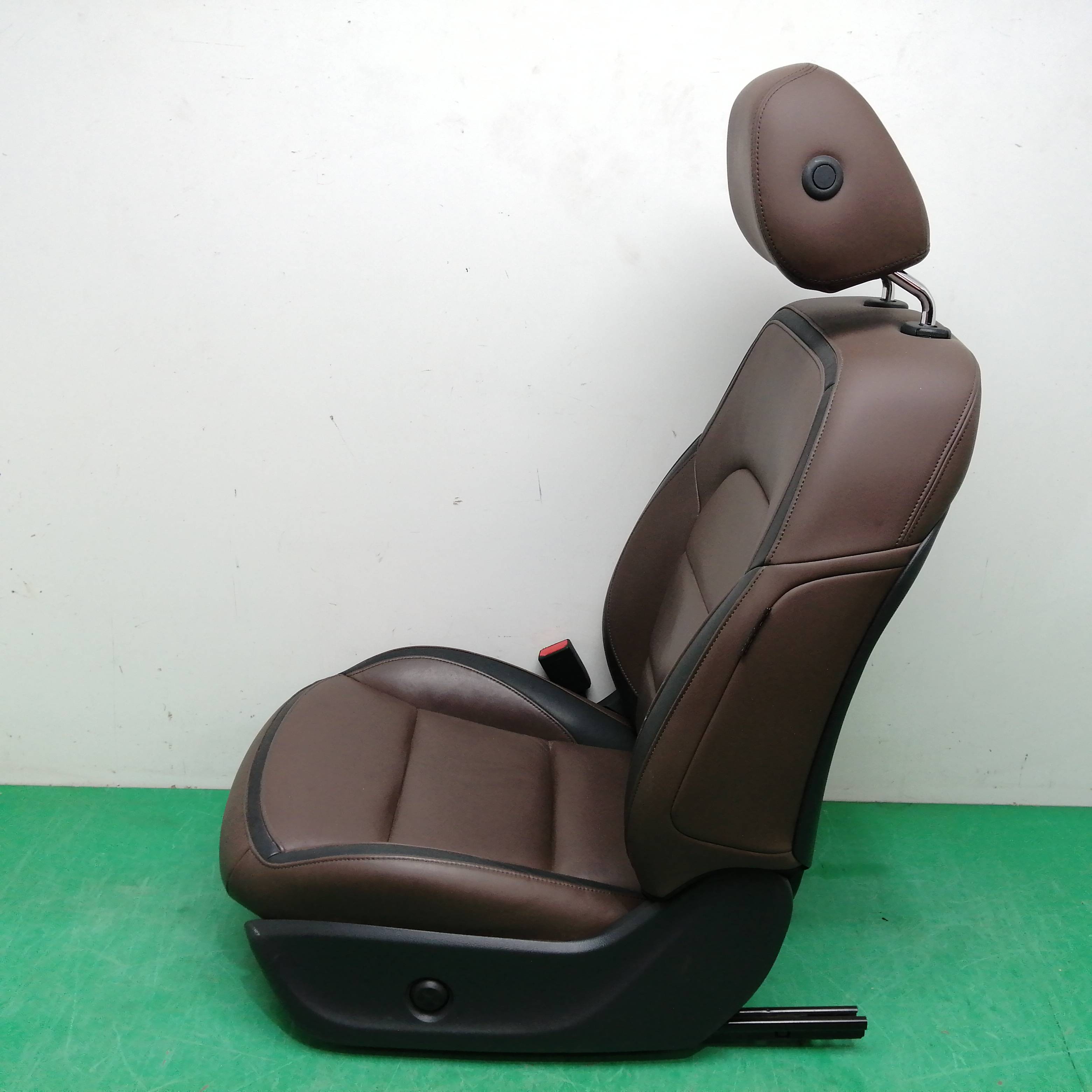 ASIENTO DELANTERO IZQUIERDO