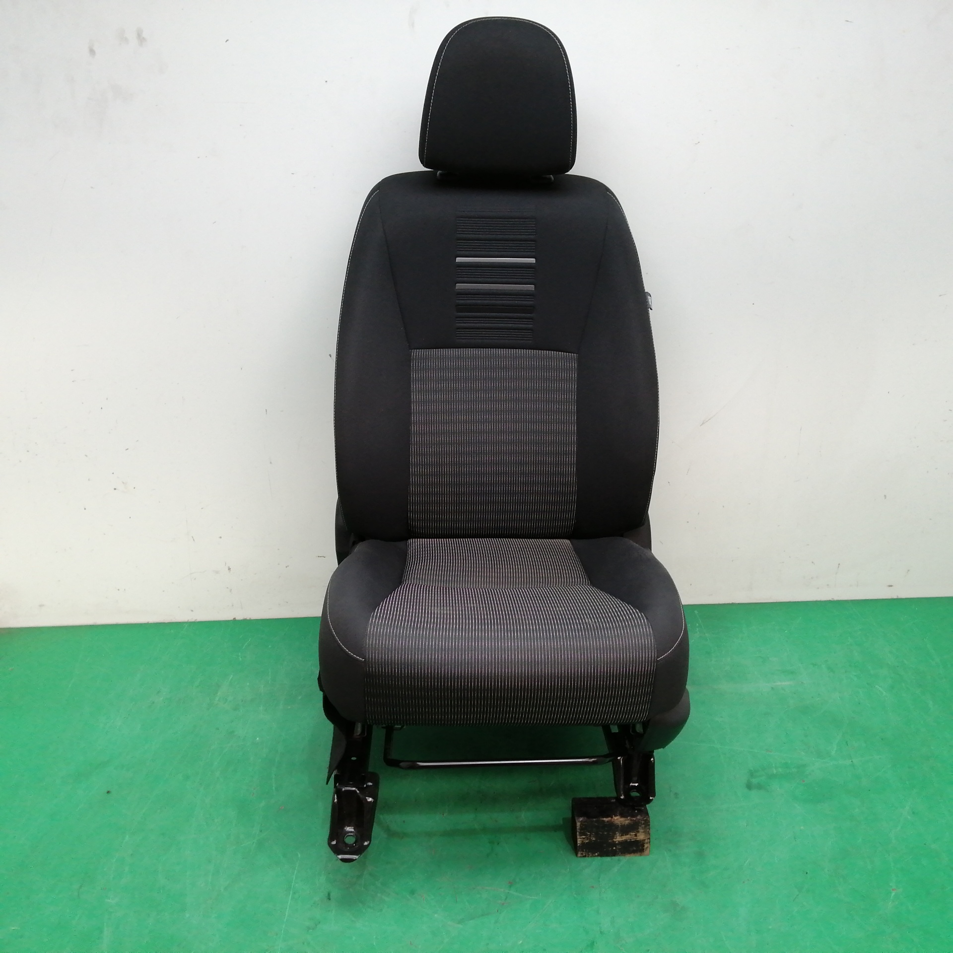 ASIENTO DELANTERO IZQUIERDO