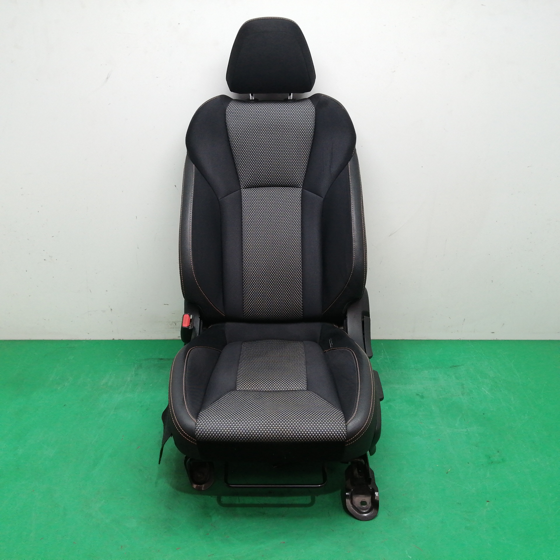 ASIENTO DELANTERO IZQUIERDO