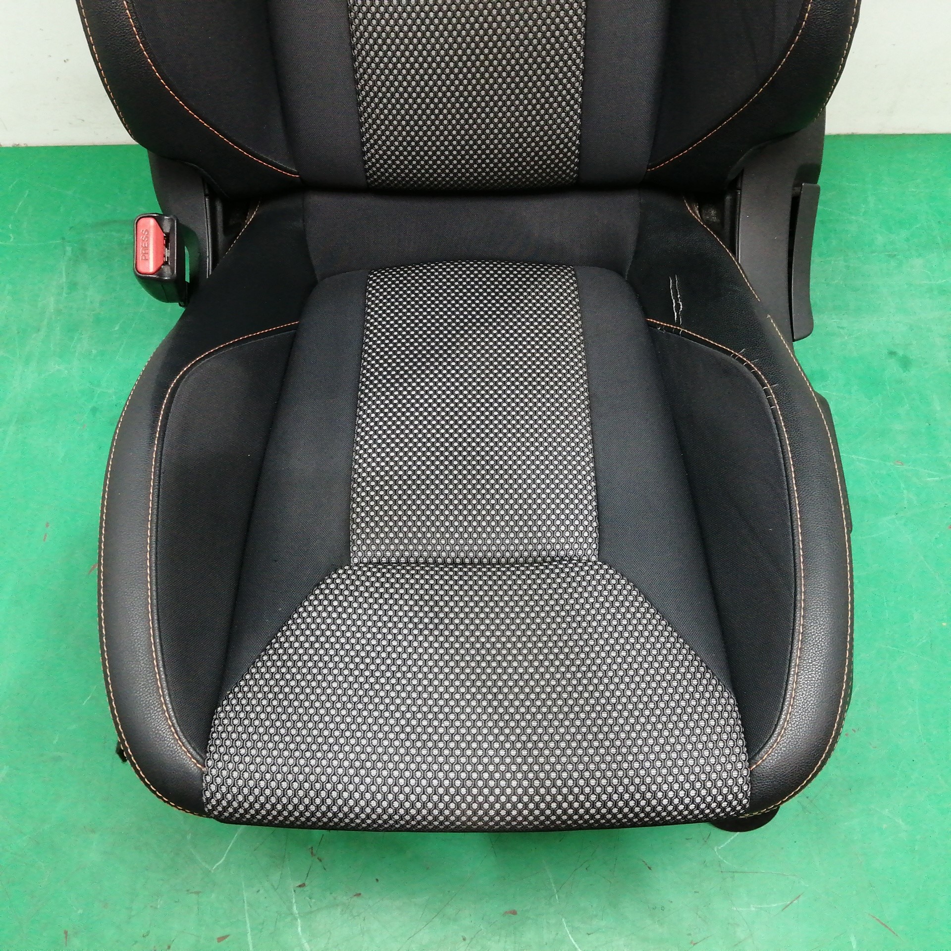 ASIENTO DELANTERO IZQUIERDO