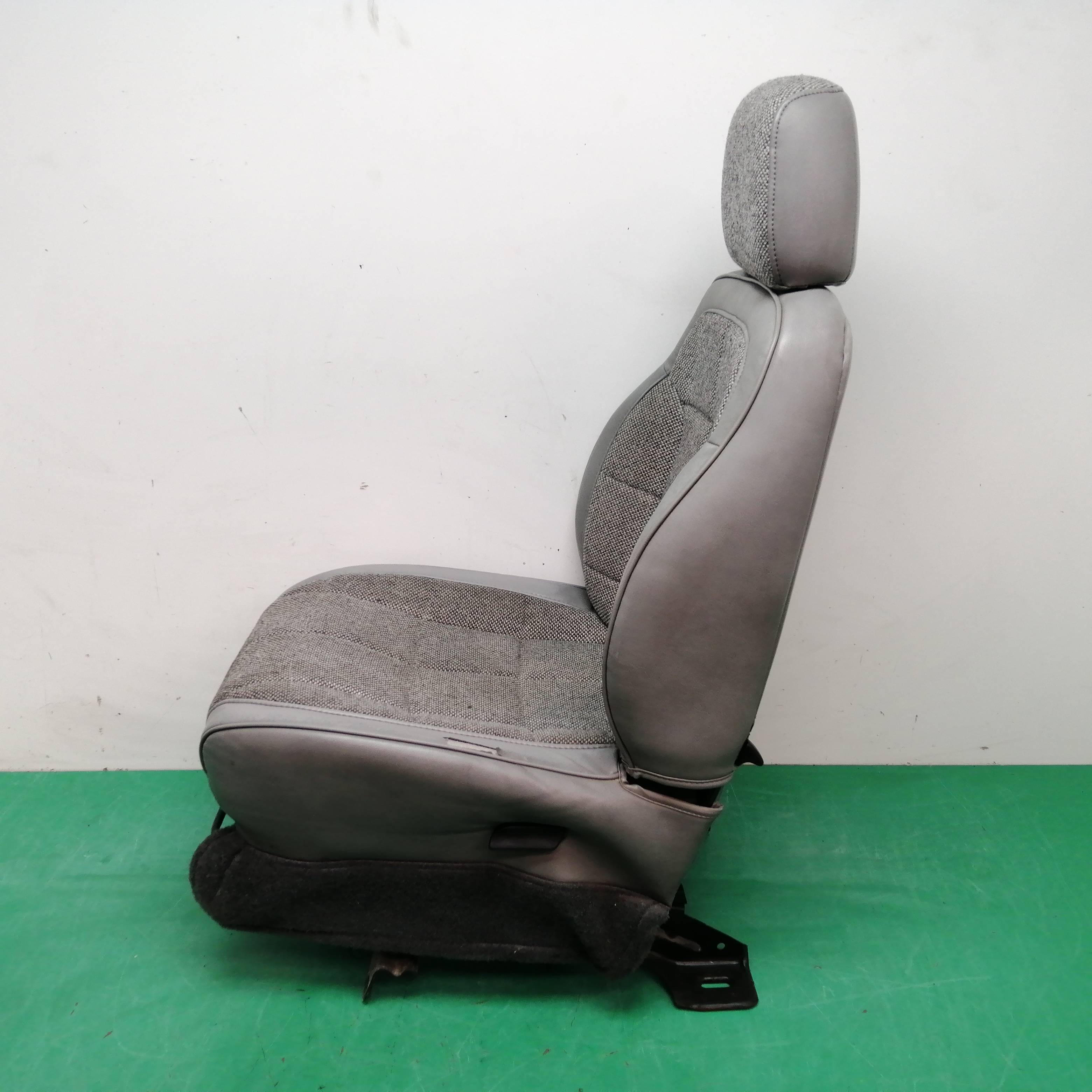 ASIENTO DELANTERO IZQUIERDO