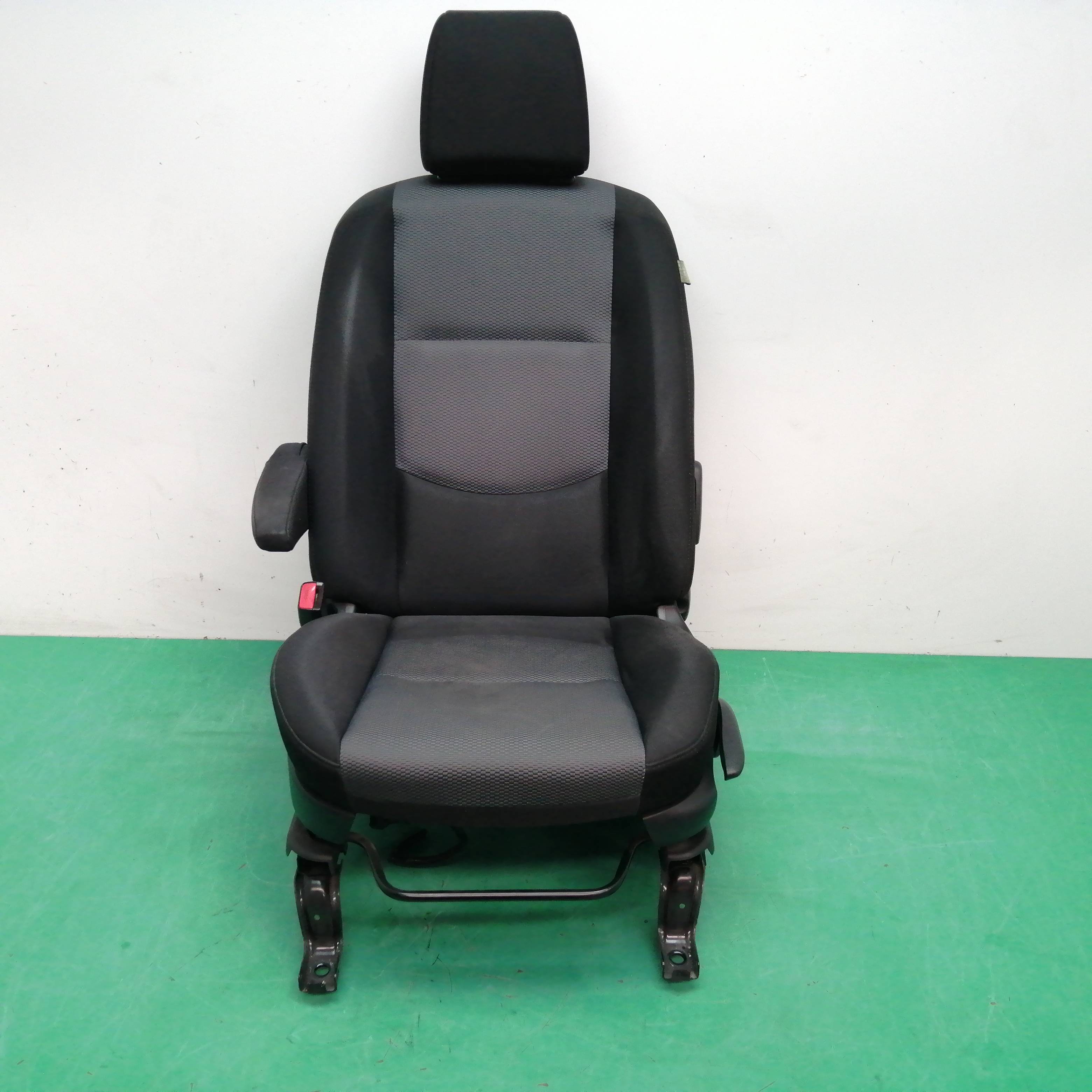 ASIENTO DELANTERO IZQUIERDO