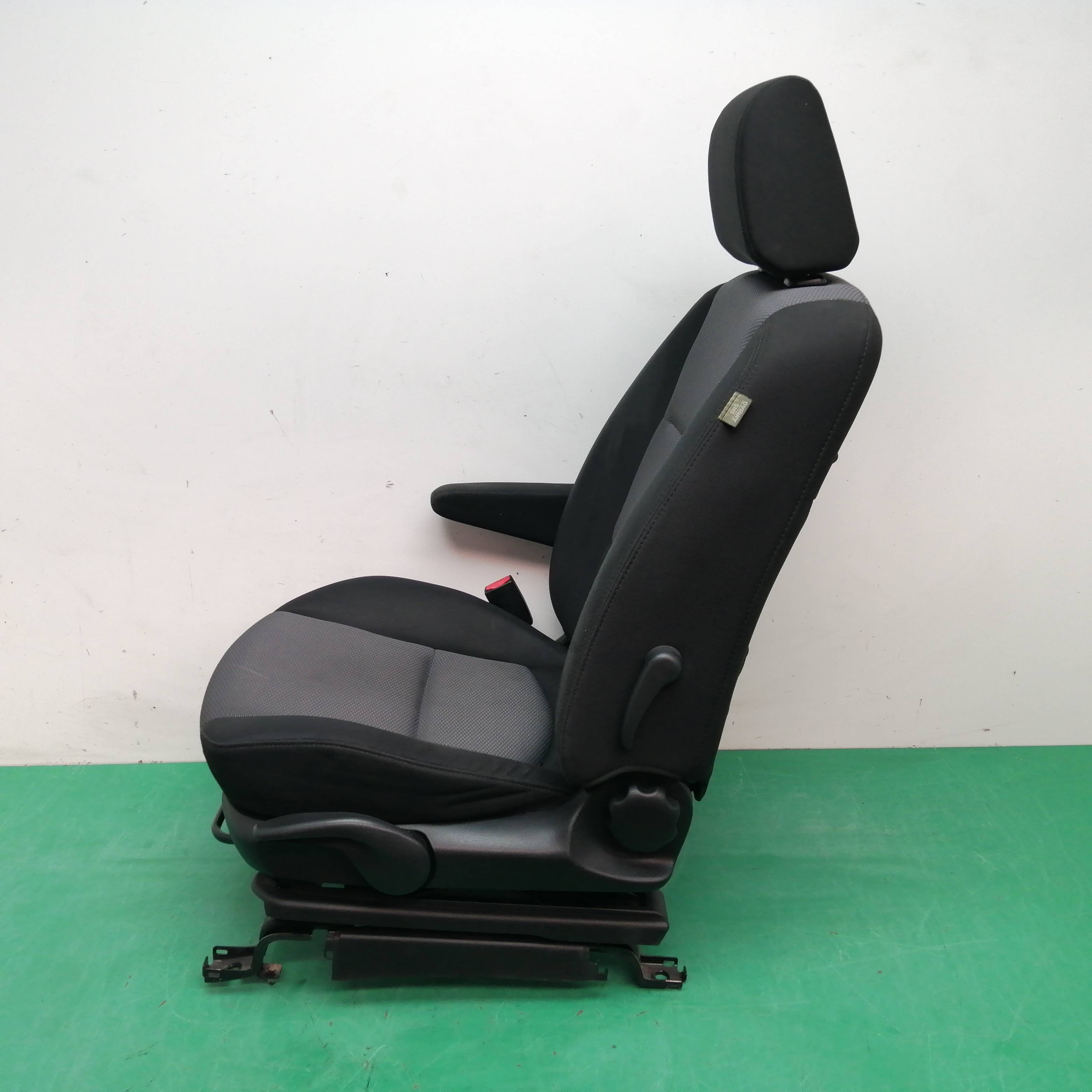 ASIENTO DELANTERO IZQUIERDO