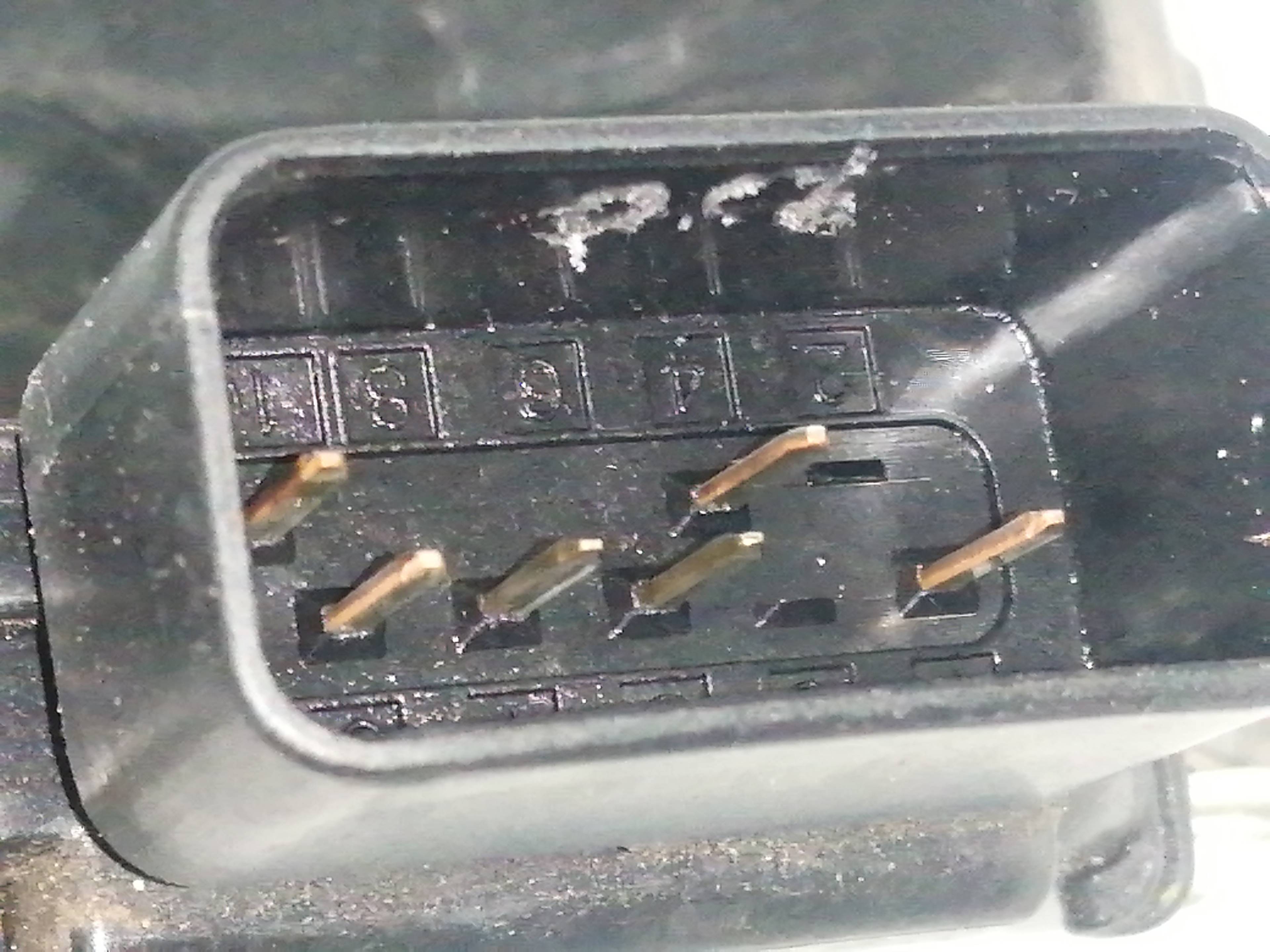 CERRADURA PUERTA DELANTERA IZQUIERDA 