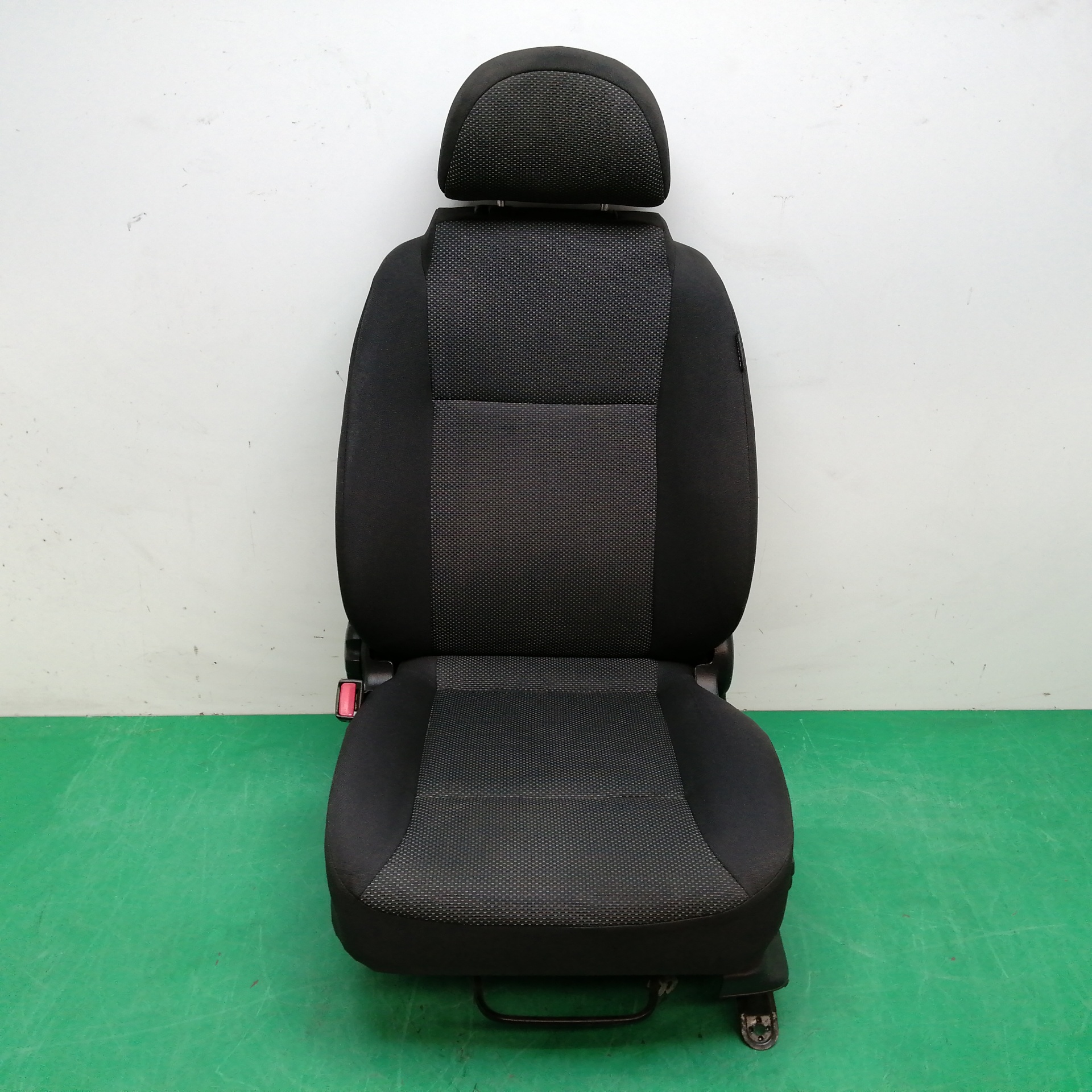 ASIENTO DELANTERO IZQUIERDO