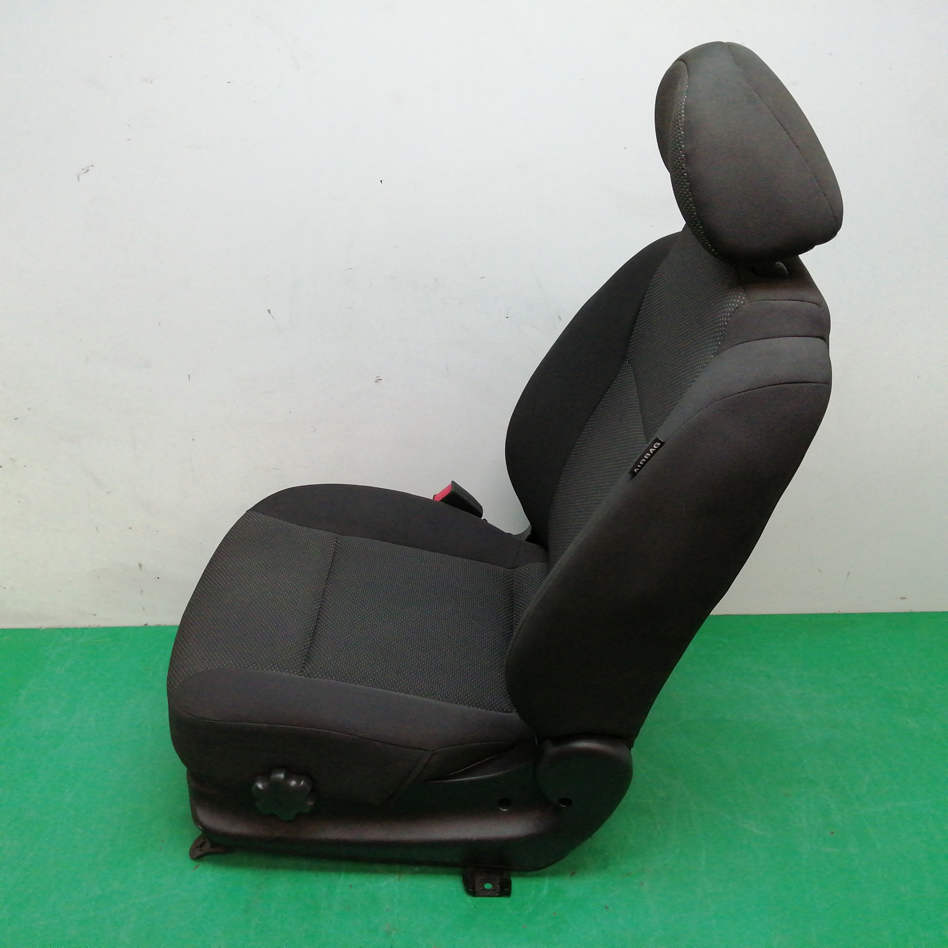 ASIENTO DELANTERO IZQUIERDO