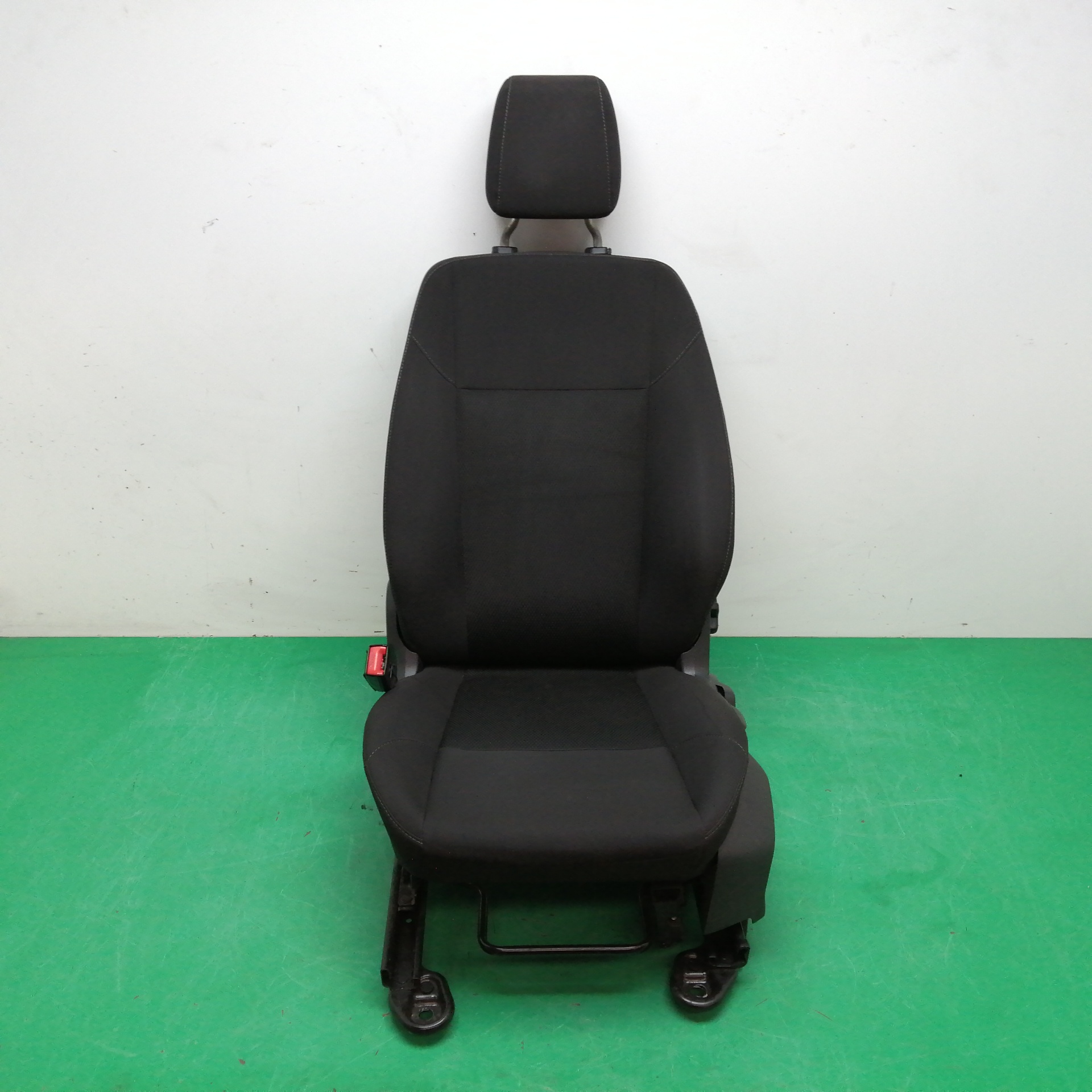 ASIENTO DELANTERO IZQUIERDO